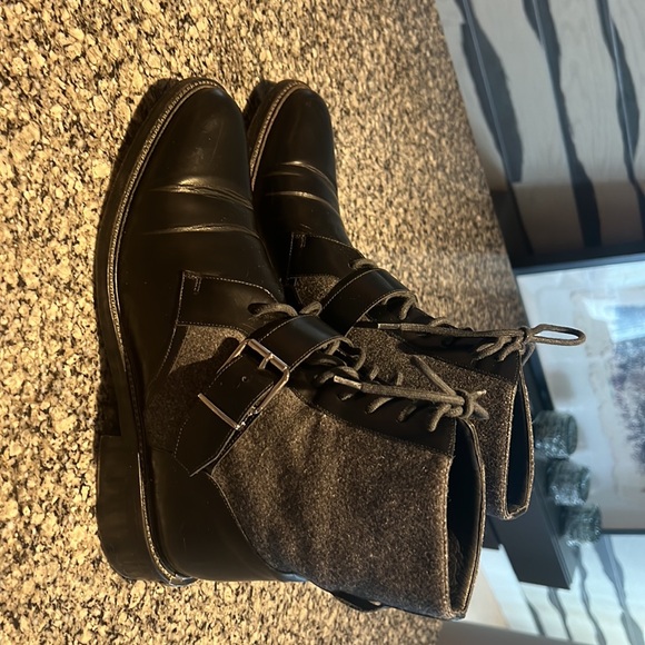 Burberry, flat ankle boots, black leather gray flannel uppers 40 Italian - Picture 6 of 7